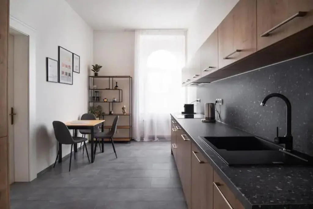 Helen Homestay Prague Palmovka Apartamento