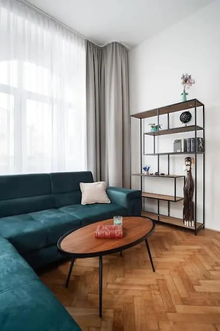 Apartamento Helen Homestay Prague Palmovka República Checa
