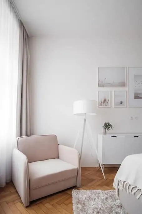 Helen Homestay Prague Palmovka Apartamento