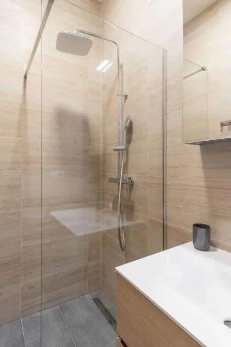Helen Homestay Prague Palmovka Apartamento
